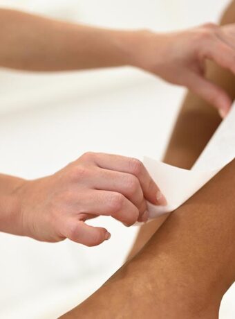 Wie lange hält Waxing? Die Wahrheit über glatte Haut